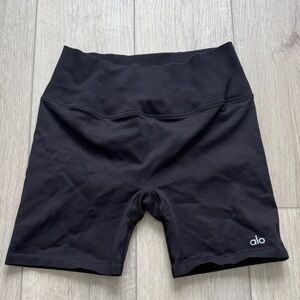 Alo 5” Seamless Ribbed Favorite Short